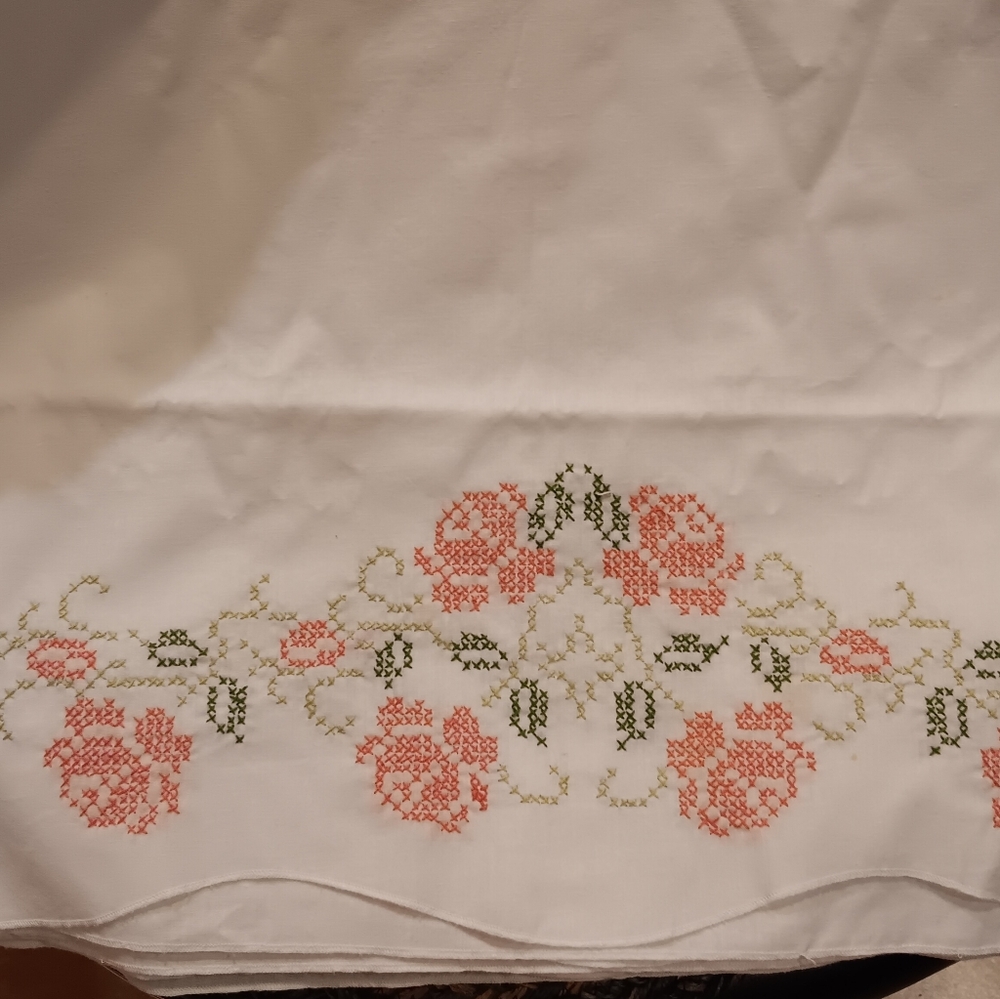 4 Floral Embroidered White Pillow Case Set